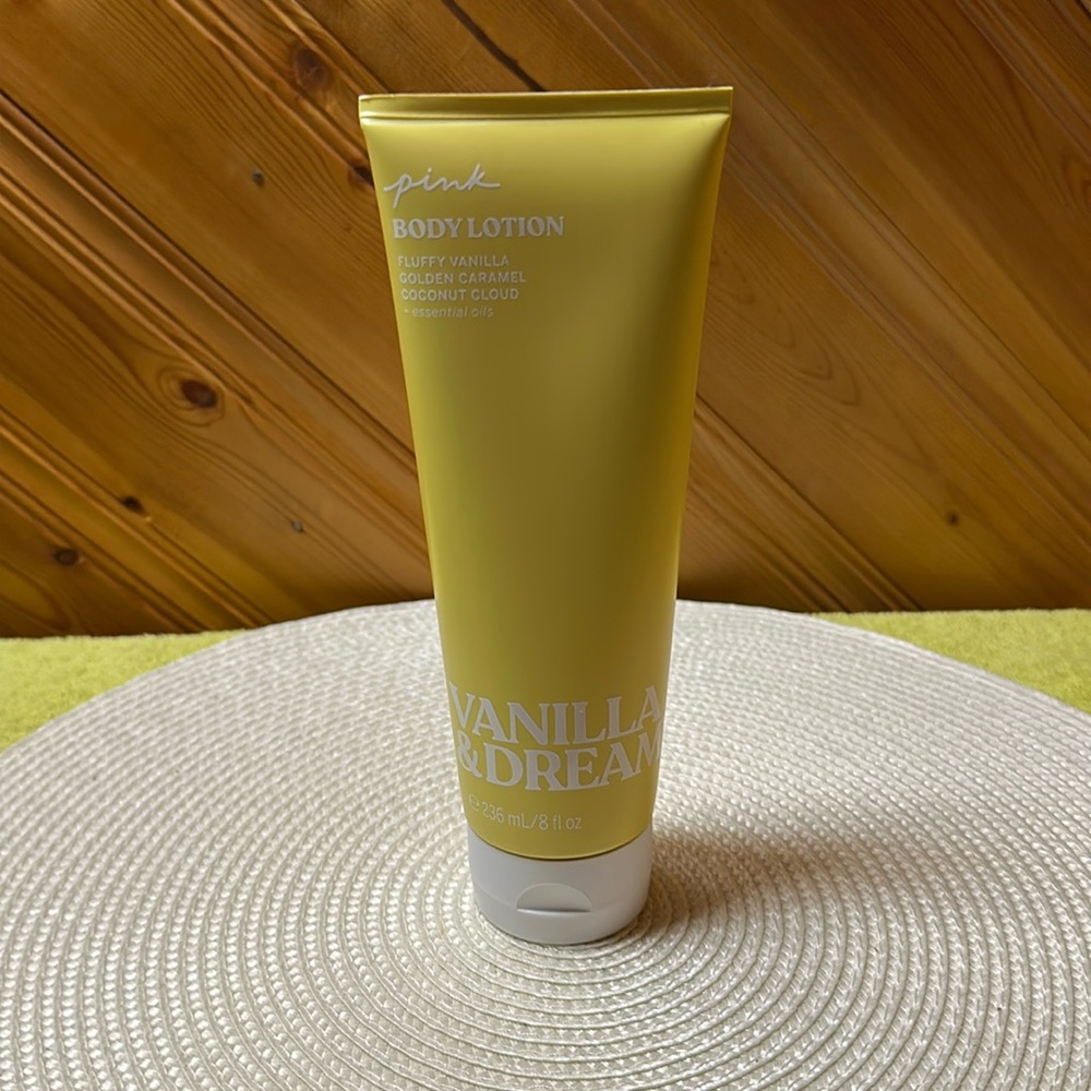 PINK Vanilla & Dreamy Body Lotion